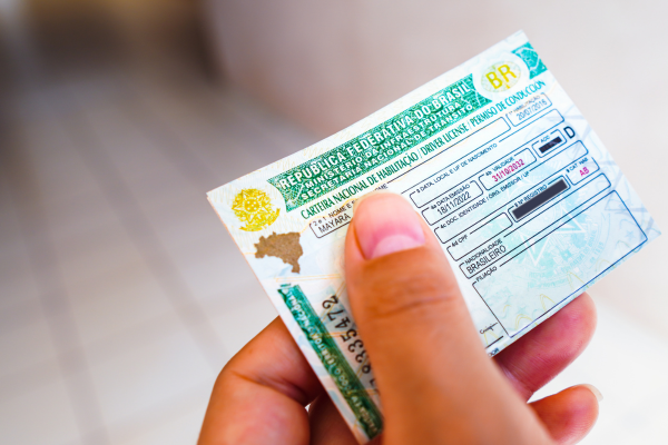 Segunda via de CNH roubada no DETRAN urbano no atendimento acelerado do meio da manhã