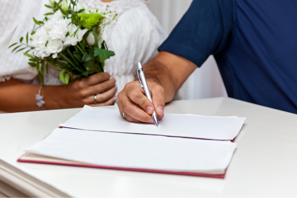 Registro de união estável em cartórios urbanos no final da manhã no horário mais rápido para casais